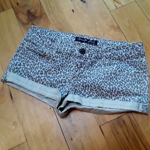 🌻 Cheetah print shorts